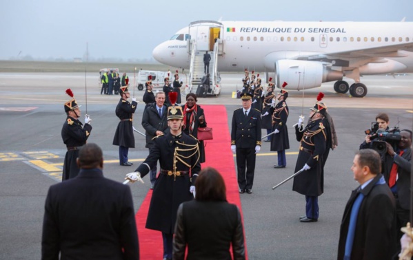 Photos-Vidéo: Visite d'Etat: l'accueil du Président Macky Sall en France à l'aéroport d'Orly