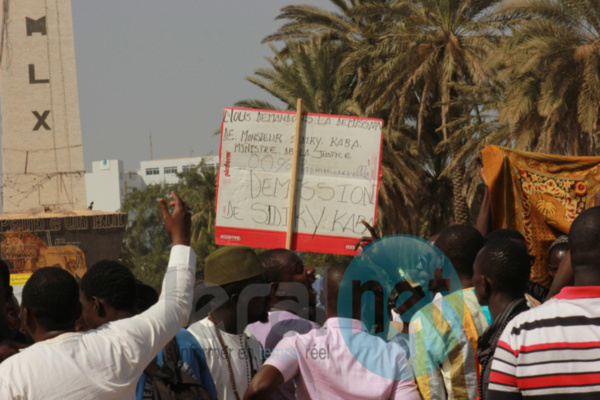 Place de l'Obélisque: La marche des anti-gay dispersée à coups de matraque et de lacrymogène (images)