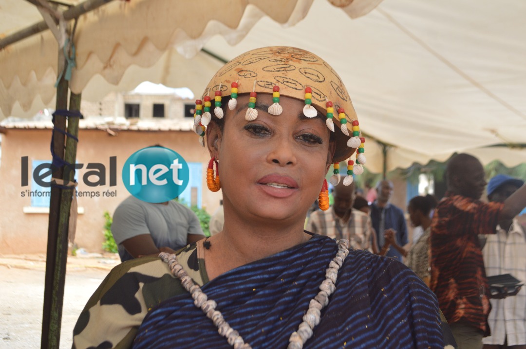 (04 Photos) Fabienne Féliho  habillée en traditionnel, a voté