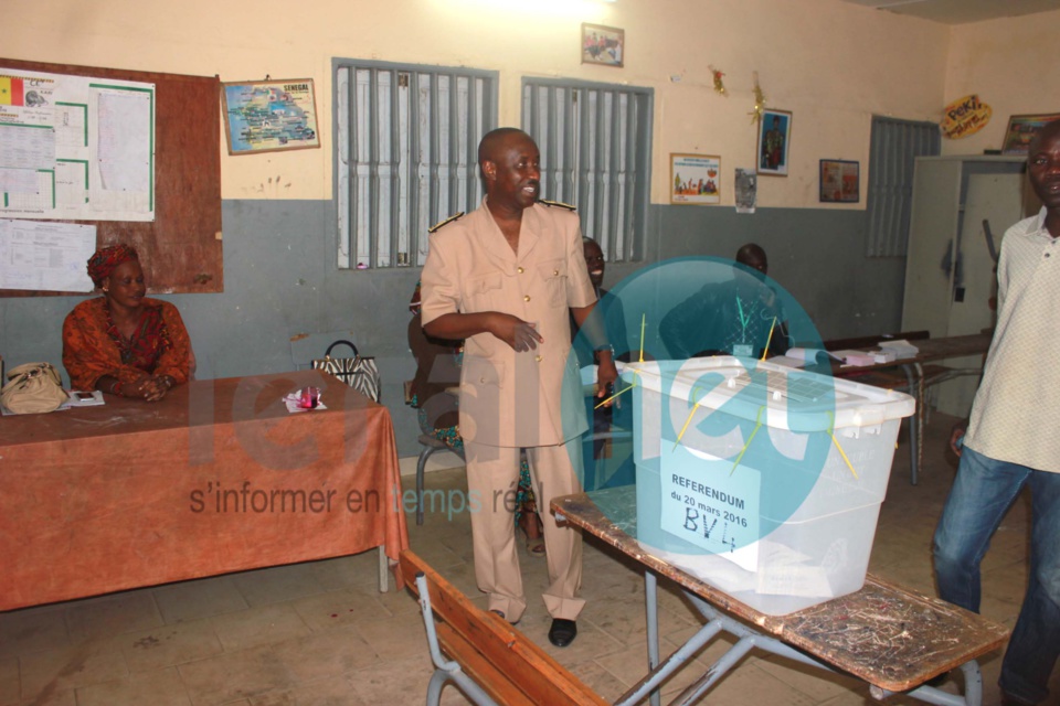 Référendum: Vote des des militaires et paramilitaires à l'école Moustapha Diop ex. école FaidherbeDakar (image) 