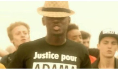 W9 censure un t-shirt de Black M, arboré dans un clip en hommage à Adama Traoré