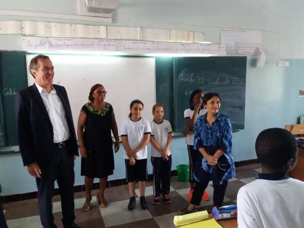 L’ambassadeur de France a visité l’Institution Sainte jeanne d’Arc, « établissement historique » de Dakar, fondé en 1924 par les sœurs de la congrégation Saint Joseph de Cluny.