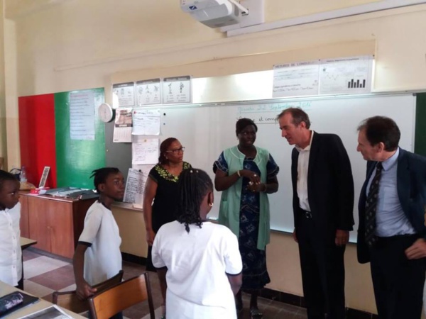 L’ambassadeur de France a visité l’Institution Sainte jeanne d’Arc, « établissement historique » de Dakar, fondé en 1924 par les sœurs de la congrégation Saint Joseph de Cluny.