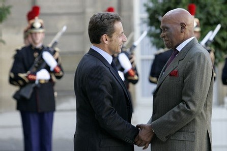 NICOLAS SARKOZY ''victime de son nègre'', selon Abdoulaye Wade