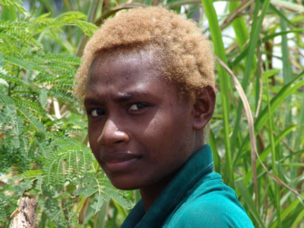 ​Insolite : Les Mélanésiens, ces noirs aux cheveux blonds (photos)