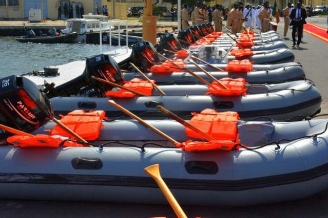 (Photos): Don de zodiacs du Maroc au Sénégal