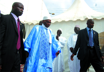 GOUYE MOURIDE : Me Wade prie et file…