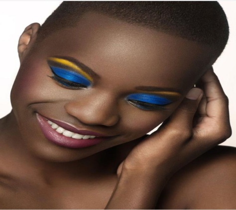 Sublimes femmes noires & métisses en maquillage bleu