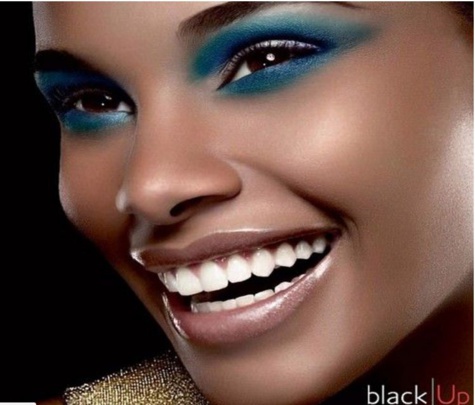 Sublimes femmes noires & métisses en maquillage bleu