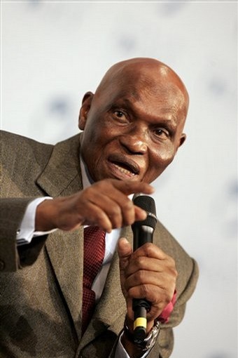 Le Président Abdoulaye Wade au journal espagnol Pùblico : «La loi française est allée trop loin»