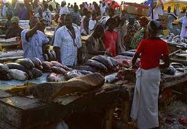 Suite à sa visite au marché central aux poissons, le ministre Oumar Guèye promet des mesures urgentes