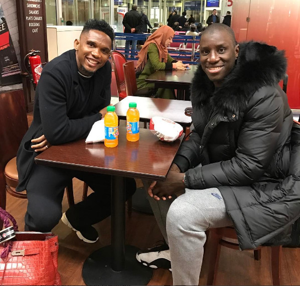 Demba Bâ et Samuel Eto'o rejouent Sénégal-Cameroun, regardez