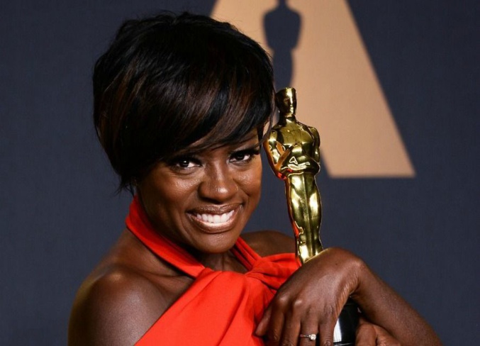 Viola Davis: primée aux Oscars, elle raconte comment son enfance misé­reuse l’a pous­sée à se battre