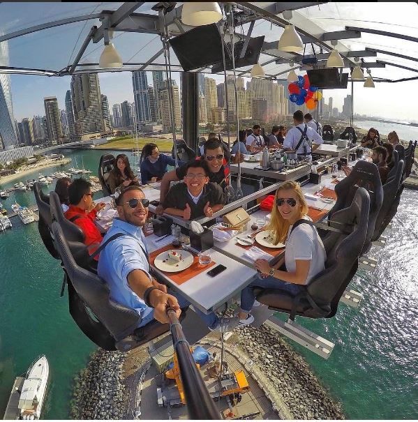 Ça se passe à  Dubaï: un dîner dans le ciel à 325000 francs CFA le repas par personne (500 €) !