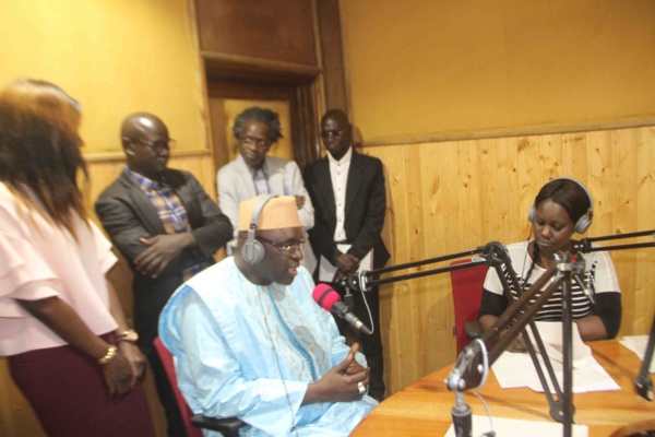 Photos: Moustapha Cissé Lo en visite de courtoisie à Fem fm, la radio de Coumba Gawlo