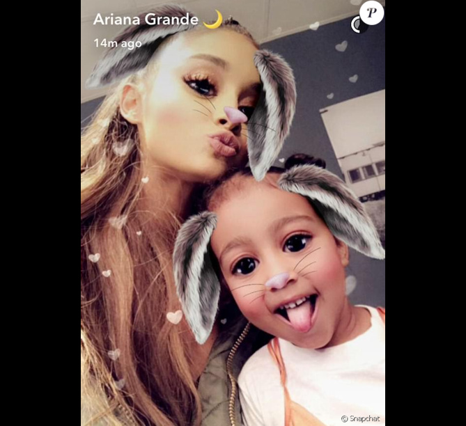 Photos-Kim Kardashian : Sa fille North, jeune fan irrésistible d'Ariana Grande