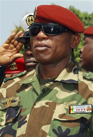 Le capitaine Moussa Dadis Camara, nommé à la tête de la junte qui a pris le pouvoir en Guinée lors d'un coup d'Etat fin décembre. La Communauté économique des Etats d'Afrique de l'Ouest (CEDEAO) a décidé d'exclure la Guinée jusqu'à l'organisati