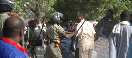 DAKAR INSALUBRE:La police traque les éboueurs en grève