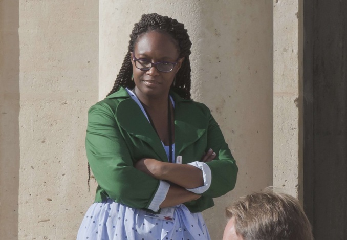 Sibeth Ndiaye, la conseillère presse d'Emma­nuel Macron, critiquée pour son look, persiste et signe