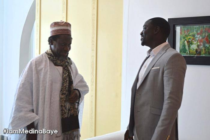 ( 05 Photos ) Akon et Thione Niang rendent visitent à Cheikh Mahi Cissé à Médina Baye...