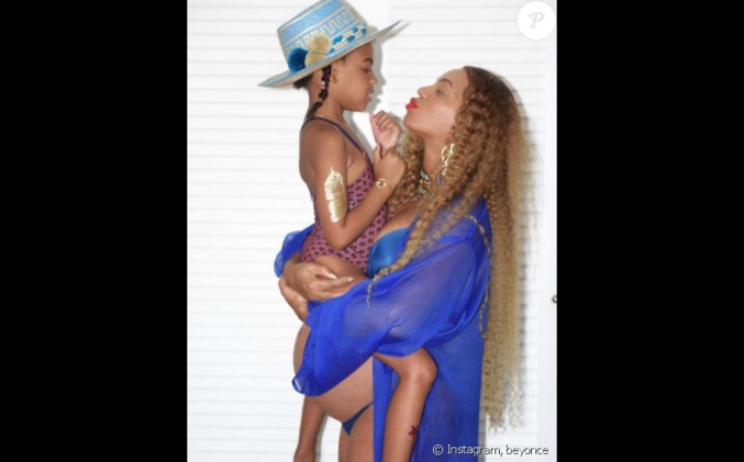 Beyoncé pose avec sa fille Blue Ivy sur Instagram le 30 mai 2017.