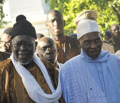 A Touba, Wade désavoue son premier ministre, mais interdit les médicaments à Keur Serigne-Bi