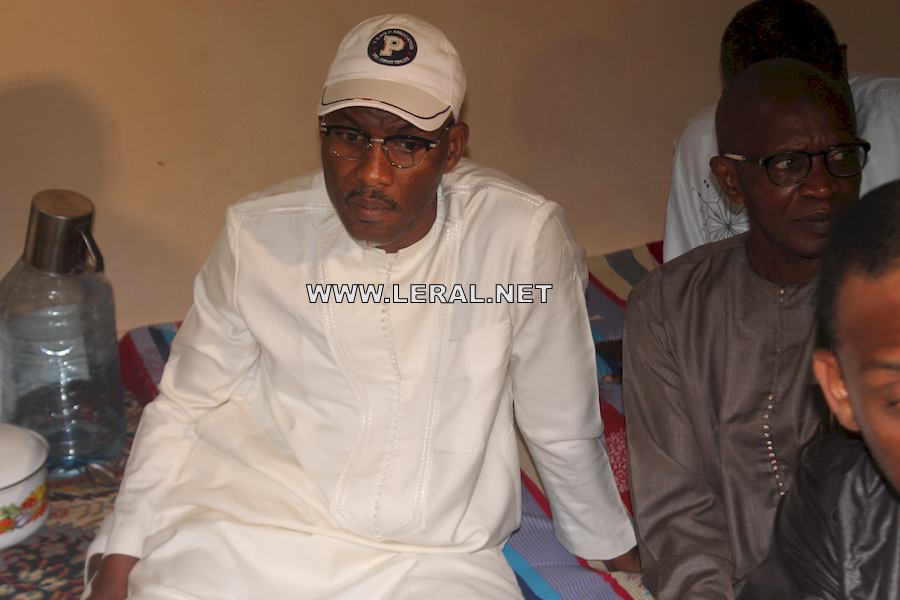 Photos : Thierno Bâ fait un don de 10 tonnes de ciment à la maison de Serigne Touba de Yeumbeul Sud