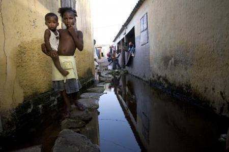 Sénégal: un régime qui prend l'eau  Wade pense à se représenter en 2012, éventuellement face à son fils