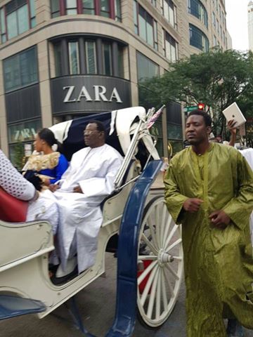 6 photos : Cheikh Bethio en parade avec ses 3 femmes à Chicago...