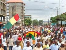 SIT-IN DU FORUM DES FORCES VIVES DE LA GUINEE :La police use de bombes lacrymogènes pour disperser la manifestation anti-Dadis