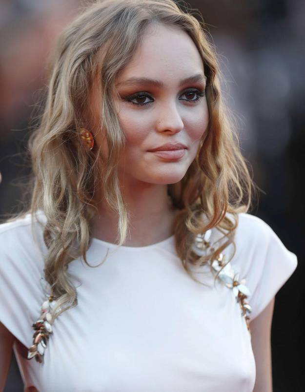 Lily-Rose Depp : découvrez le cliché dénudé qui agite le web