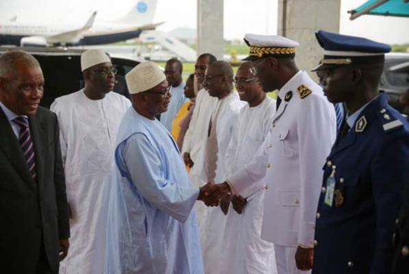 Arrêt sur images: Arrivée du président malien à Dakar pour les obsèques d'Aliou Sow