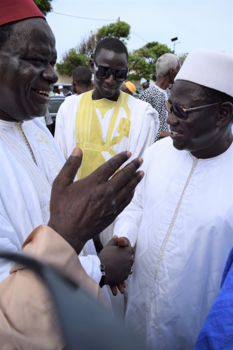 Vidéo et photos : l'émouvante levée du corps de M. Aliou Sow (CSE), à la mosquée Omarienne 