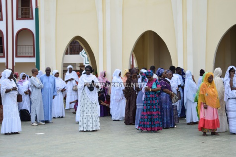 Vidéo et photos : l'émouvante levée du corps de M. Aliou Sow (CSE), à la mosquée Omarienne 