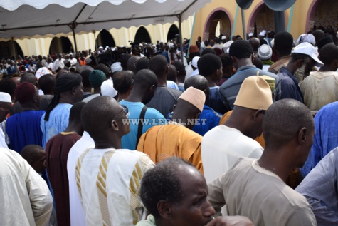 Vidéo et photos : l'émouvante levée du corps de M. Aliou Sow (CSE), à la mosquée Omarienne 