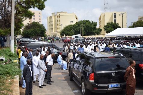 Vidéo et photos : l'émouvante levée du corps de M. Aliou Sow (CSE), à la mosquée Omarienne 