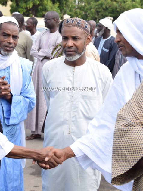 Vidéo et photos : l'émouvante levée du corps de M. Aliou Sow (CSE), à la mosquée Omarienne 