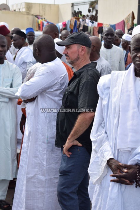 Vidéo et photos : l'émouvante levée du corps de M. Aliou Sow (CSE), à la mosquée Omarienne 