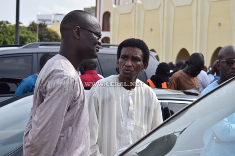 Vidéo et photos : l'émouvante levée du corps de M. Aliou Sow (CSE), à la mosquée Omarienne 