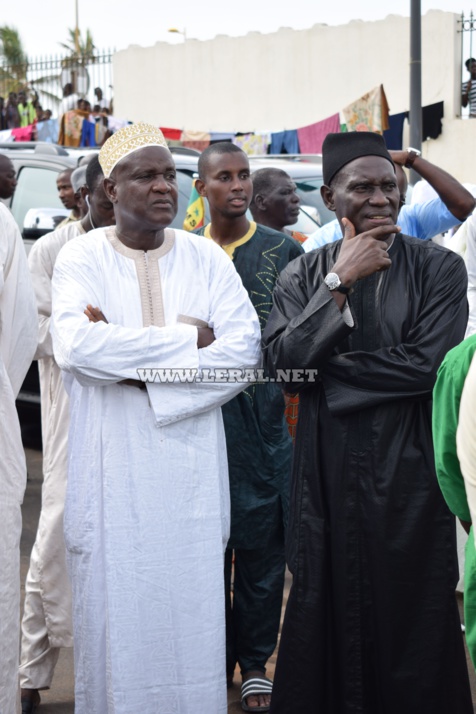 Vidéo et photos : l'émouvante levée du corps de M. Aliou Sow (CSE), à la mosquée Omarienne 