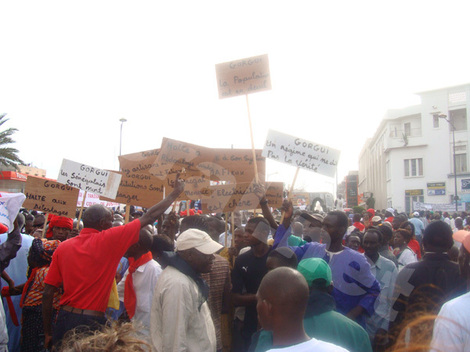 PHOTOS / PHOTOS - BENNO MARCHE POUR DENONCER LES DERIVES DU REGIME LIBERAL