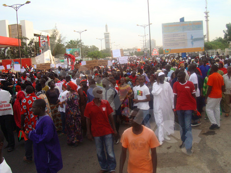 PHOTOS / PHOTOS - BENNO MARCHE POUR DENONCER LES DERIVES DU REGIME LIBERAL