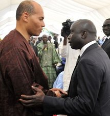 COUR ASSIDUE A DE HAUTS RESPONSABLES LIBERAUX ET DES PROCHES DU LEADER DE LA GC : Idy manœuvre, Karim s’oppose