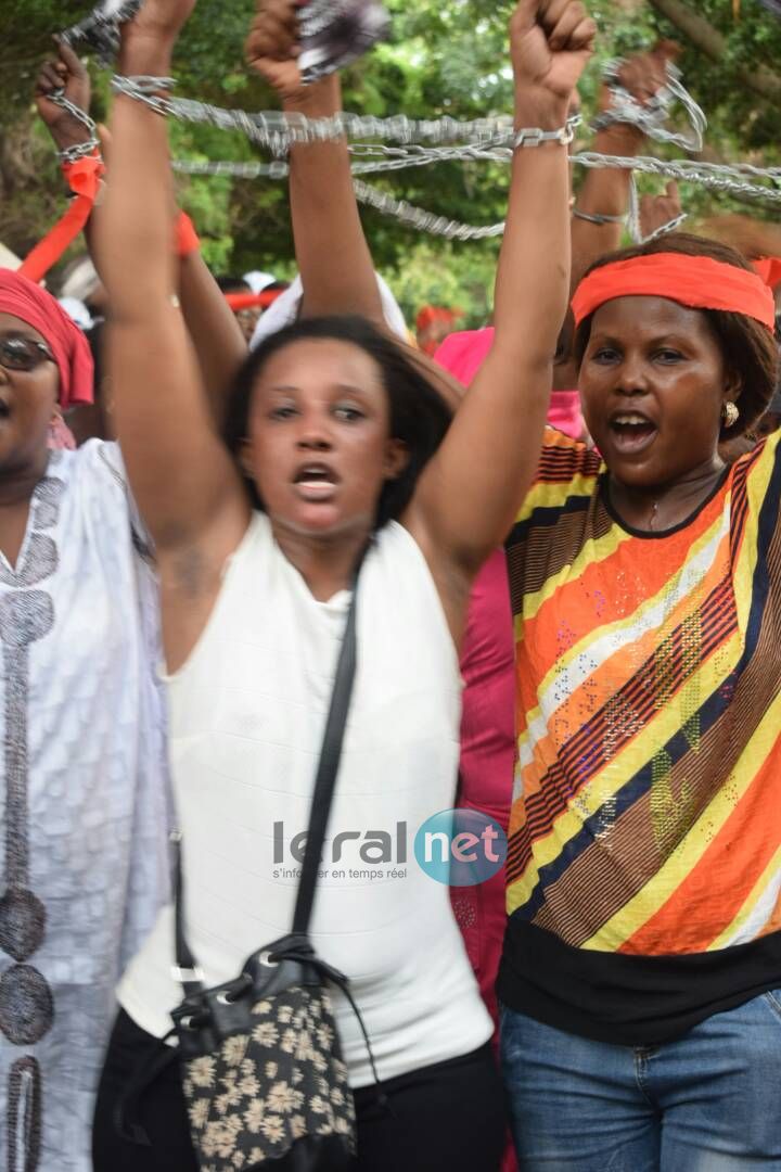 Images-Manifestation des partisans de Khalifa Sall devant l'Assemblée nationale