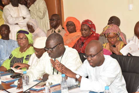 Images: La passation de service entre le ministre sortant Awa Marie Coll Seck et Abdoulaye Diouf Sarr, ministre entrant de la Santé 