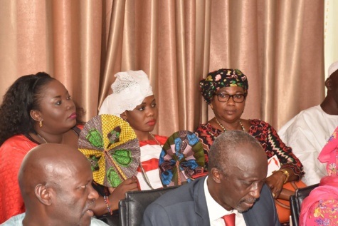 Images: La passation de service entre le ministre sortant Awa Marie Coll Seck et Abdoulaye Diouf Sarr, ministre entrant de la Santé 