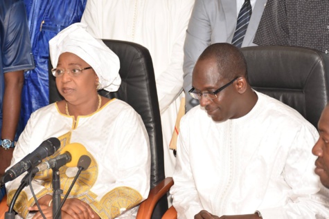 Images: La passation de service entre le ministre sortant Awa Marie Coll Seck et Abdoulaye Diouf Sarr, ministre entrant de la Santé 