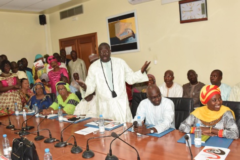 Images: La passation de service entre le ministre sortant Awa Marie Coll Seck et Abdoulaye Diouf Sarr, ministre entrant de la Santé 