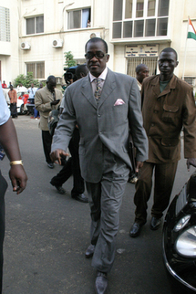 Me Madické Niang interdit d’atterrir à l’aéroport de Niamey