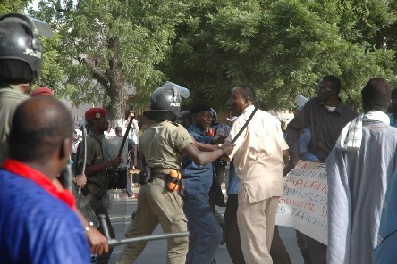 Répression violente par la Police d’une marche des mutilés de guerre	 	 	  